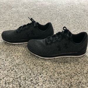 Never worn under Armour tennis shoes size 8.5